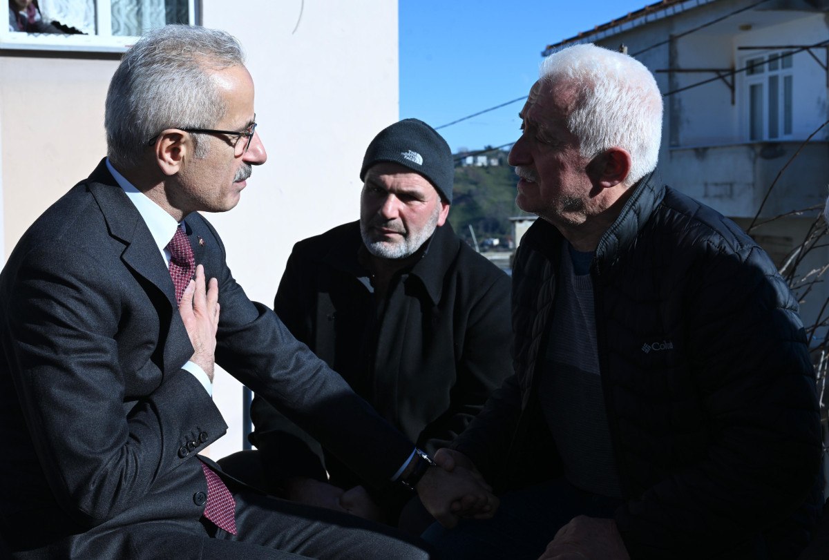 abdulkadir uraloglu rizede oldurulen ptt calisaninin ailesine taziye ziyaretinde bulundu 0 BLvN7jdf