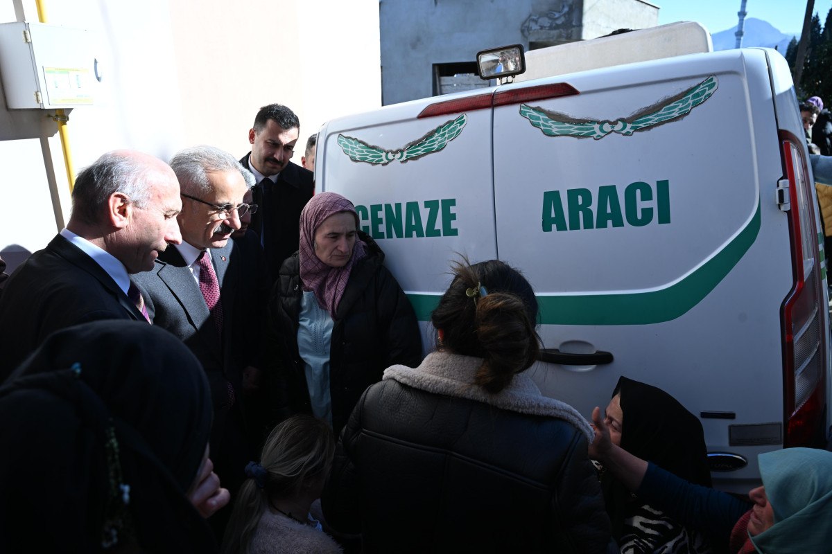 abdulkadir uraloglu rizede oldurulen ptt calisaninin ailesine taziye ziyaretinde bulundu 2 c5f1c843