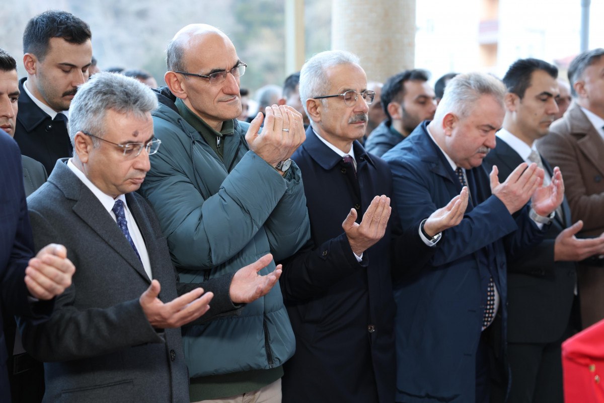 abdulkadir uraloglu rizede silahli saldiriya ugrayan ptt gorevlilerinin cenaze torenine katildi 3 y3Hip8Gu