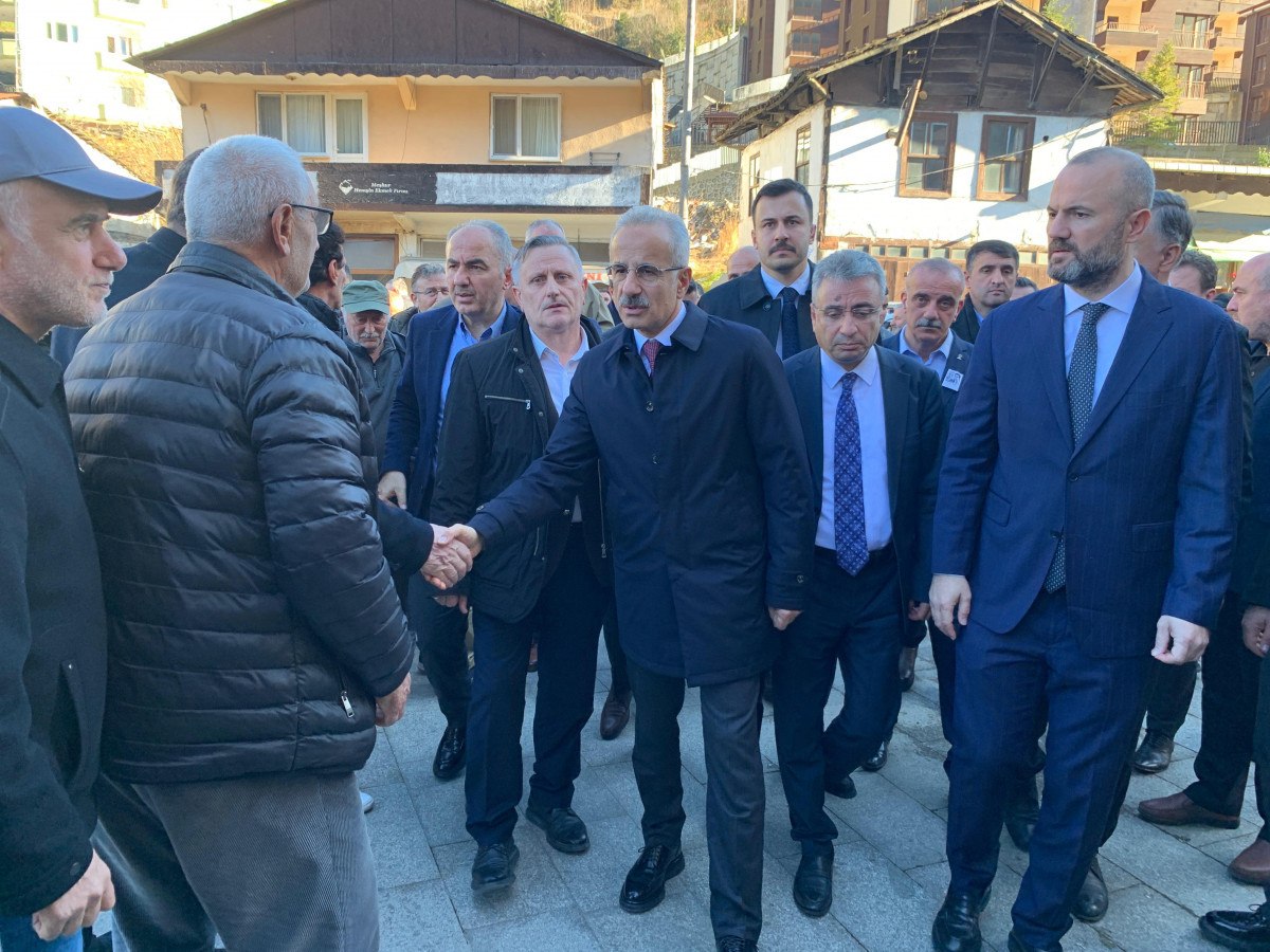 abdulkadir uraloglu rizede silahli saldiriya ugrayan ptt gorevlilerinin cenaze torenine katildi 8 nB8aQz7f