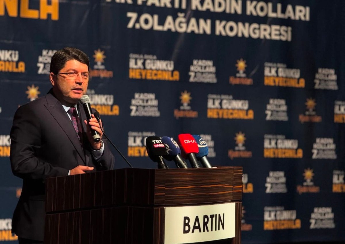 adalet bakani yilmaz tunc simdi sira teroru silahlariyla beraber tarihe gommekte 4 JAf3dzHS