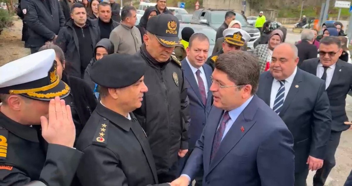 adalet bakani yilmaz tunc simdi sira teroru silahlariyla beraber tarihe gommekte 5 w2vF8YGr