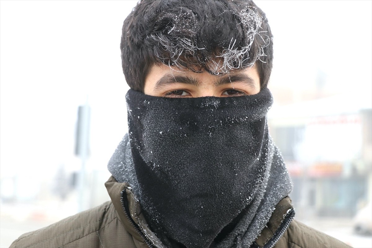 agri ile erzurumda soguklardan nehirler dondu 2 6FqQVDdZ