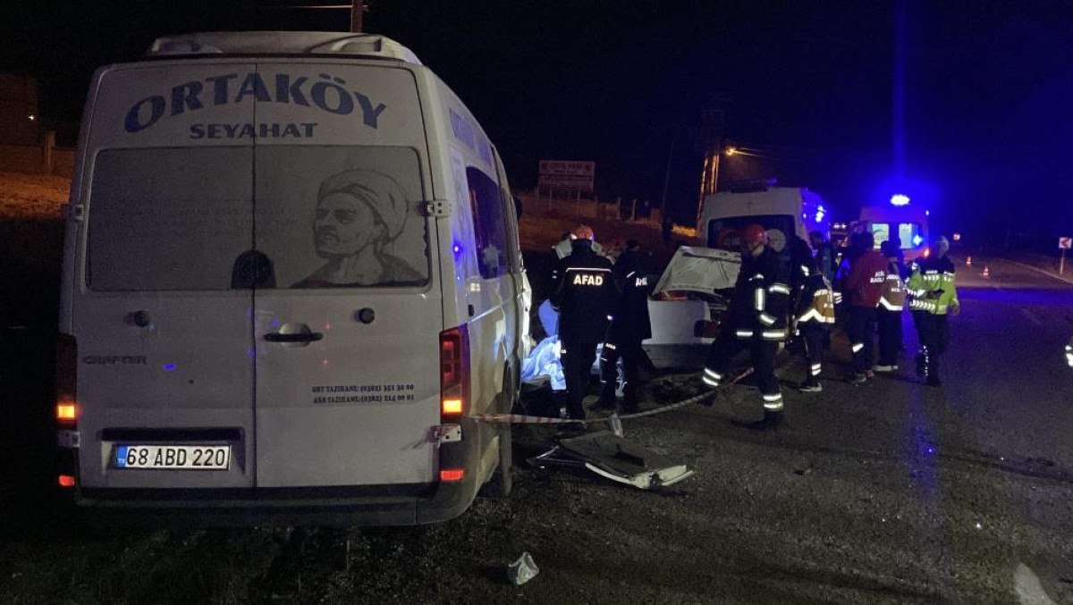 aksarayda otomobil ikiye bolundu baba ve kizi can verdi 2 LCRMHjMZ