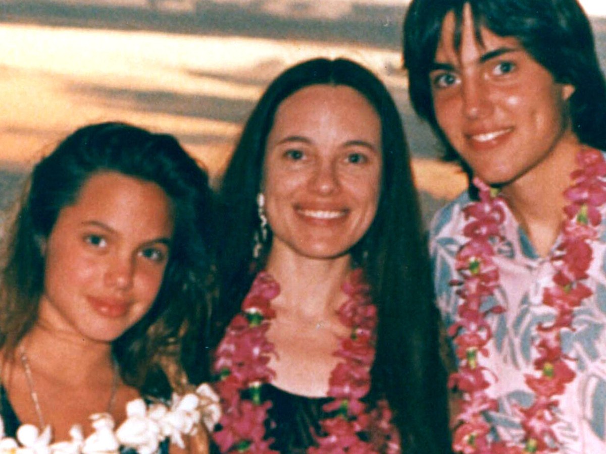 angelina jolie oyunculuga nasil basladigini anlatti 1 bt37qGOv