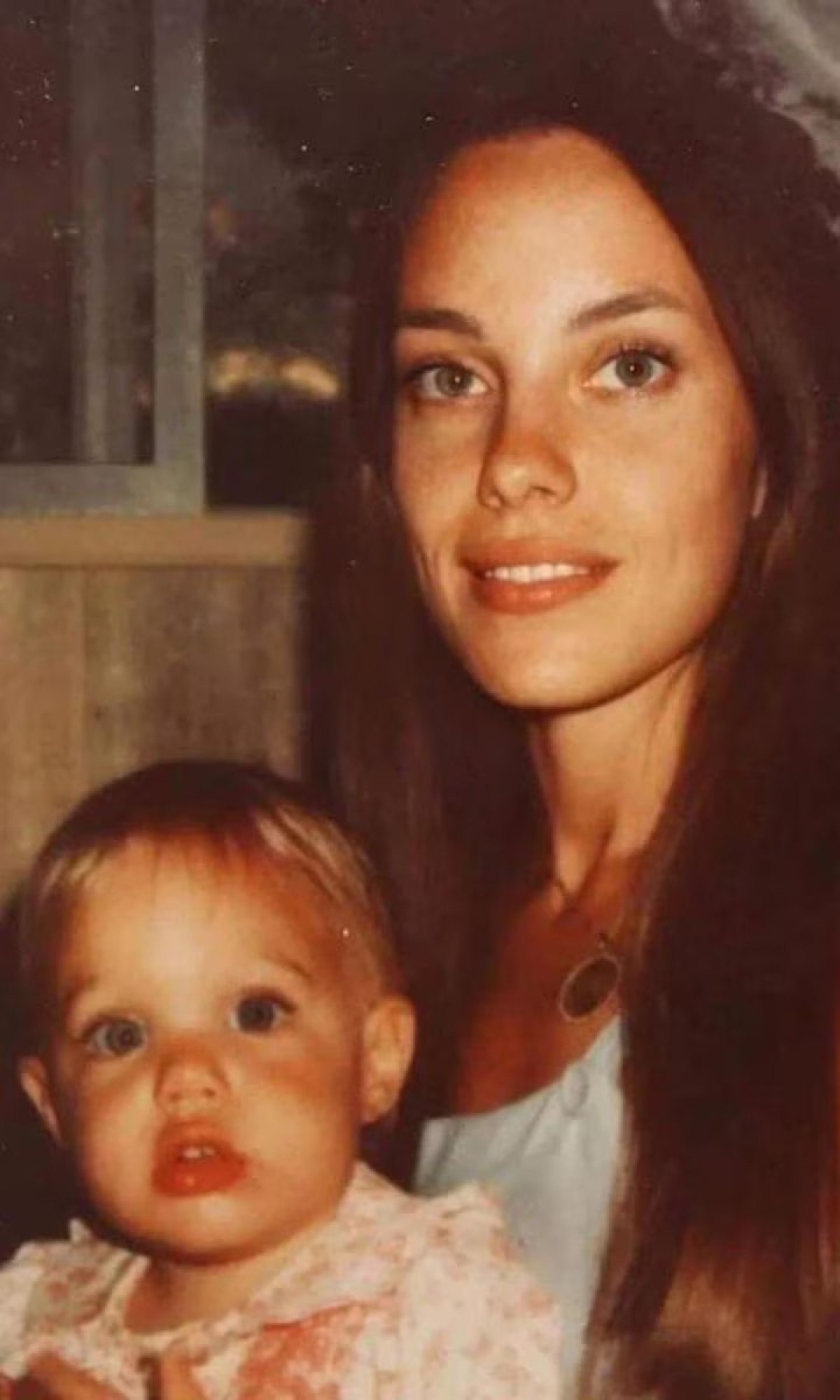 angelina jolie oyunculuga nasil basladigini anlatti 4 mye3iFEE