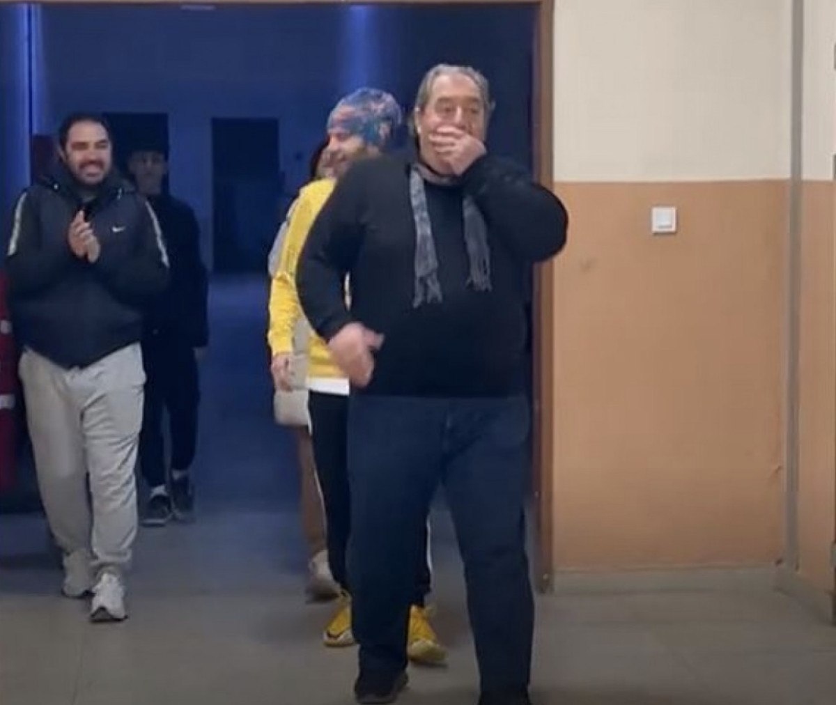 ankarada emekli olan beden egitimi ogretmenine ugurlama 0 IFqJOEsI