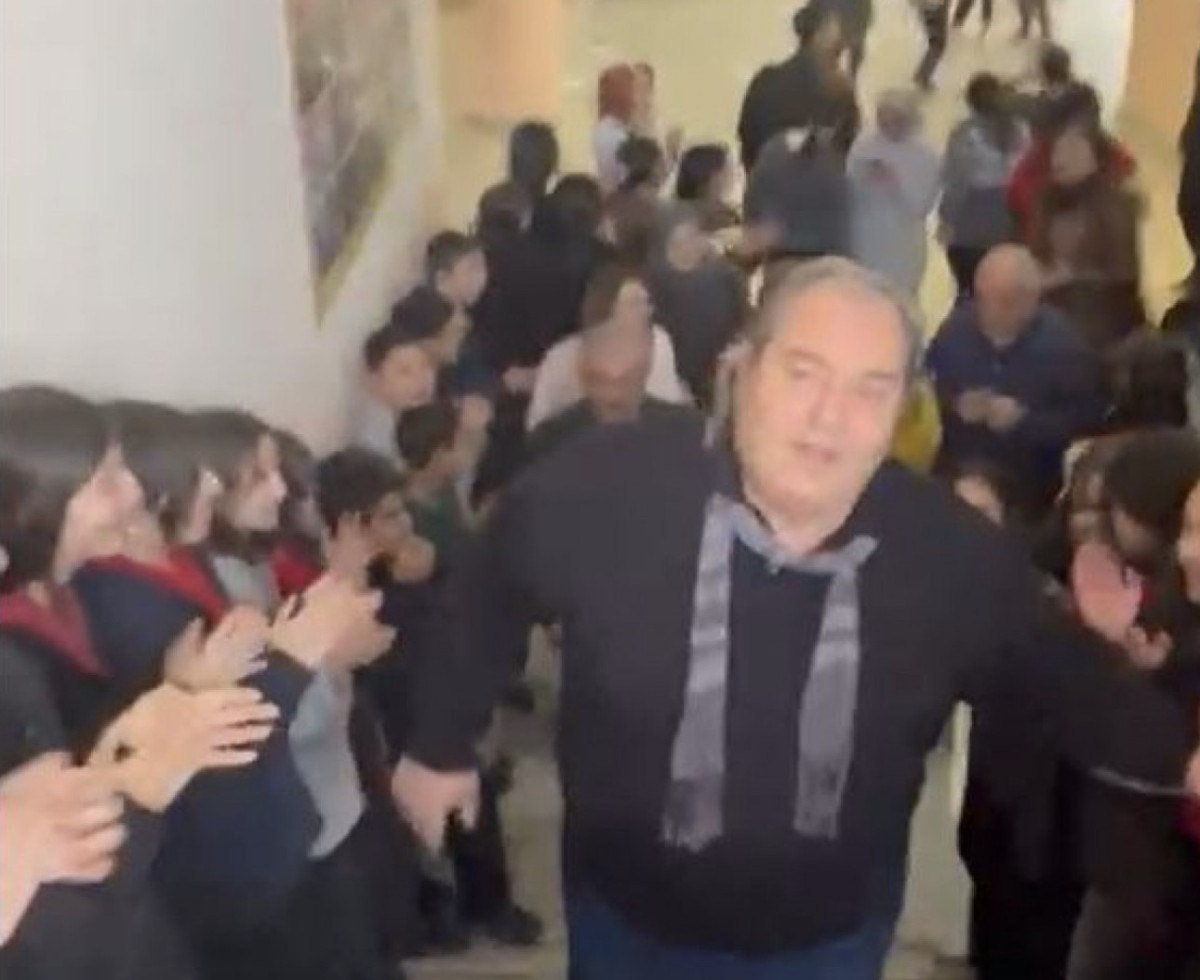 ankarada emekli olan beden egitimi ogretmenine ugurlama 2 MuUWWA8m