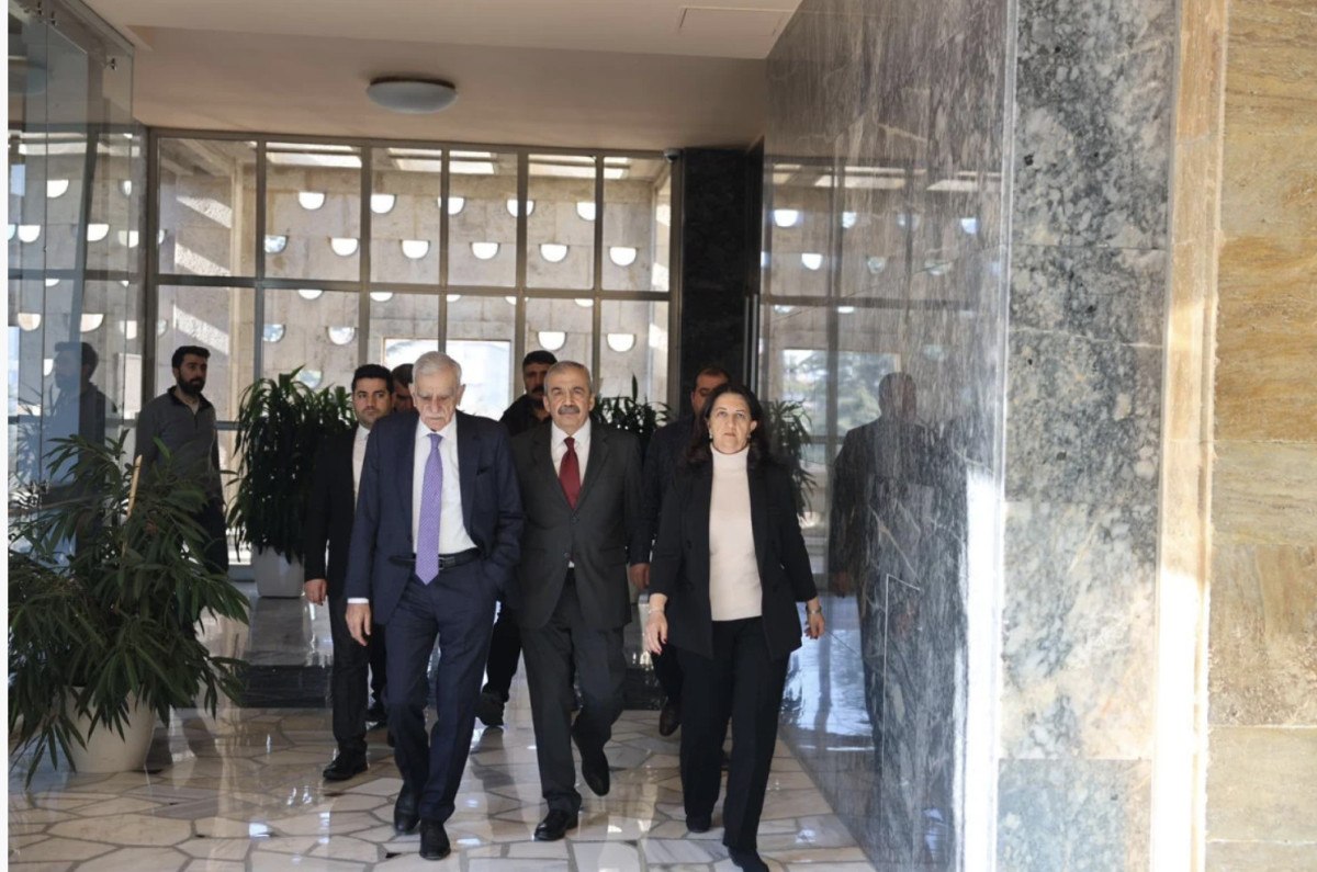 ankarada gundem yogun ak parti ve dem heyeti bugun gorusecek 2 N7dr1qWf