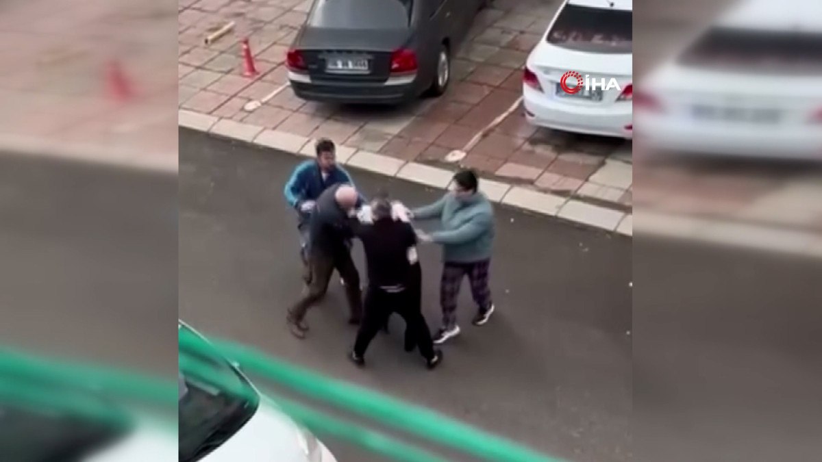 ankarada yol ortasinda hakaret kavgasi 0 KzztlwUC