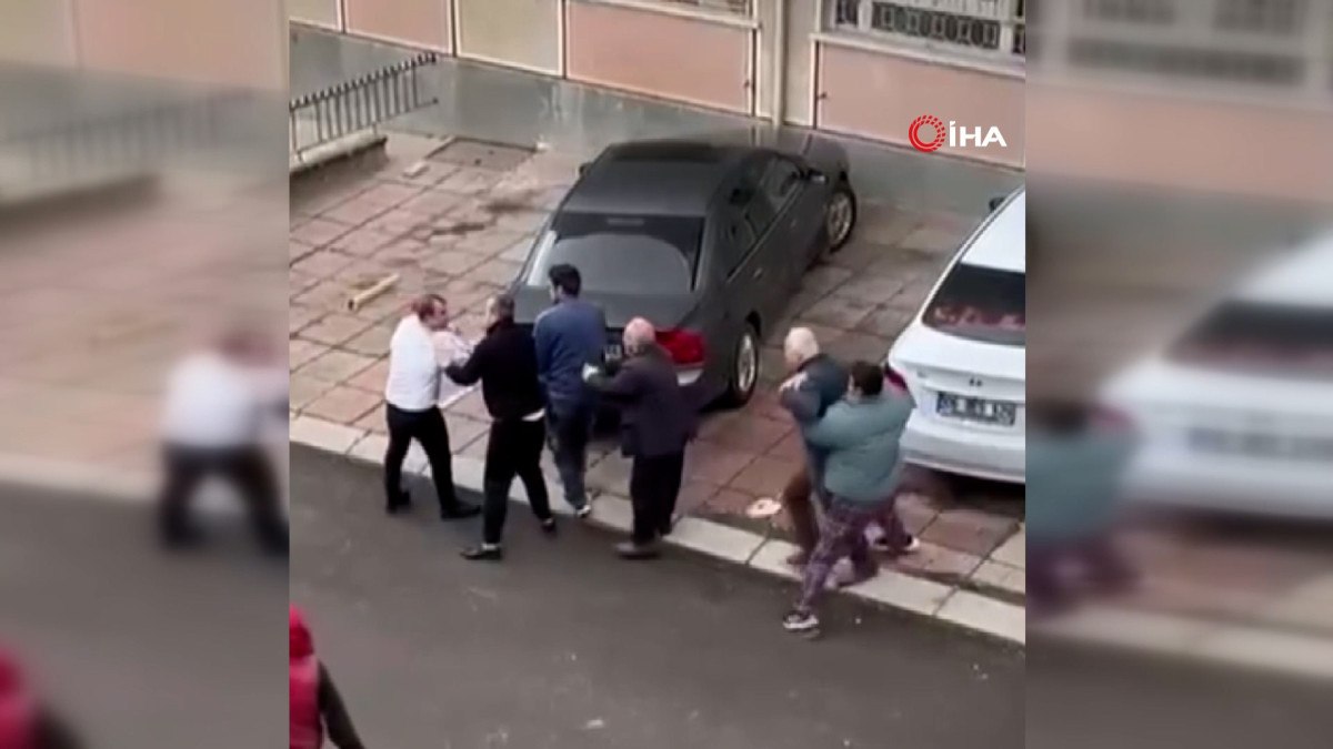 ankarada yol ortasinda hakaret kavgasi 1 FNnK9FRf