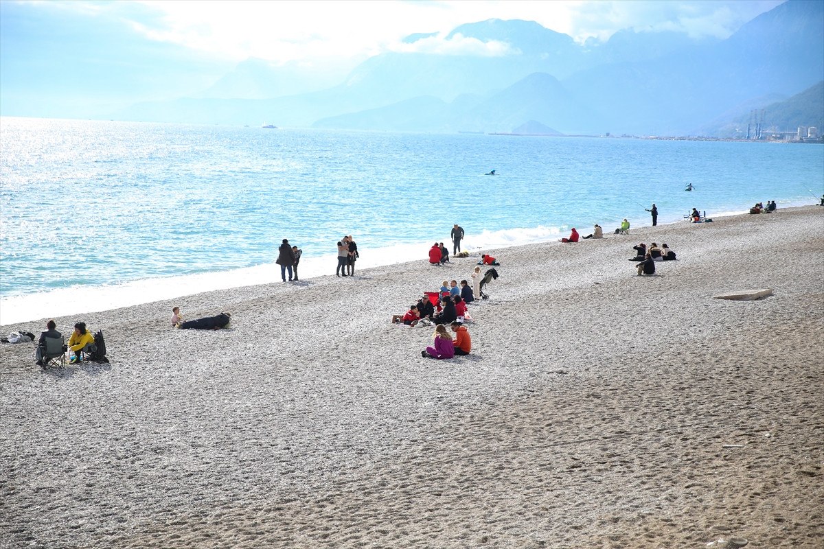 antalya sahilleri yeni yilin ilk haftasinda da dolu 3 57VsVns8