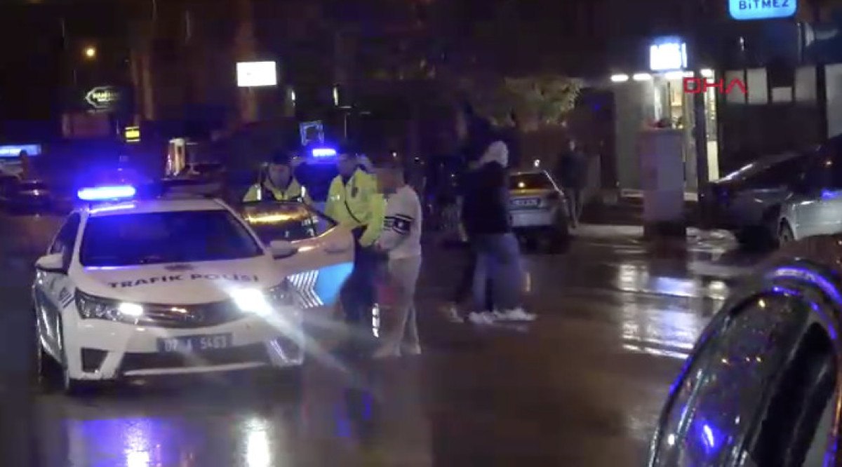 antalyada aracinda hareketsiz yatan surucu kendini uyandiranlara kizdi 1 jzY3CmyB