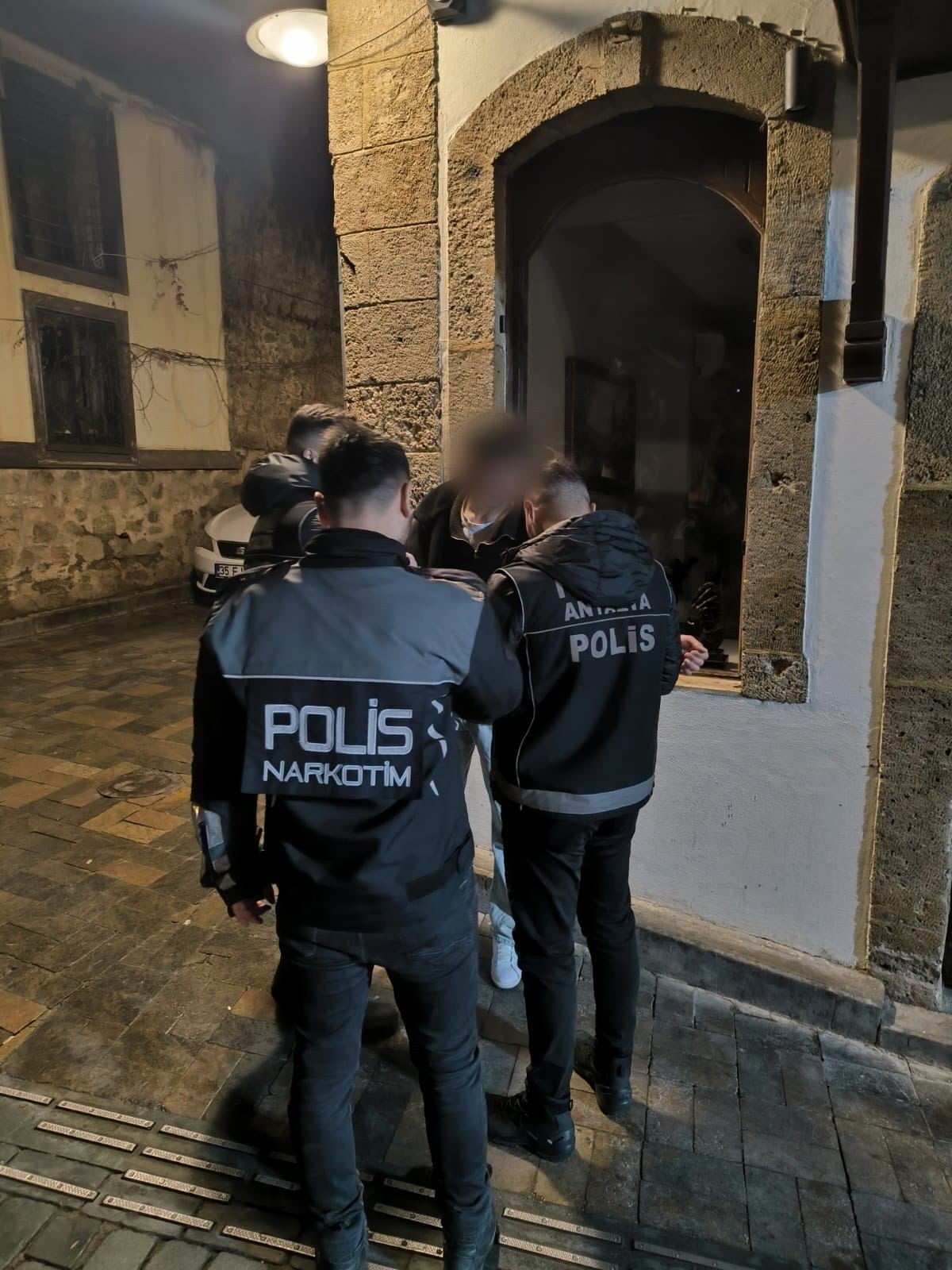 antalyada iki ilcede narkotik uygulamasi 1 VXuNbQq7