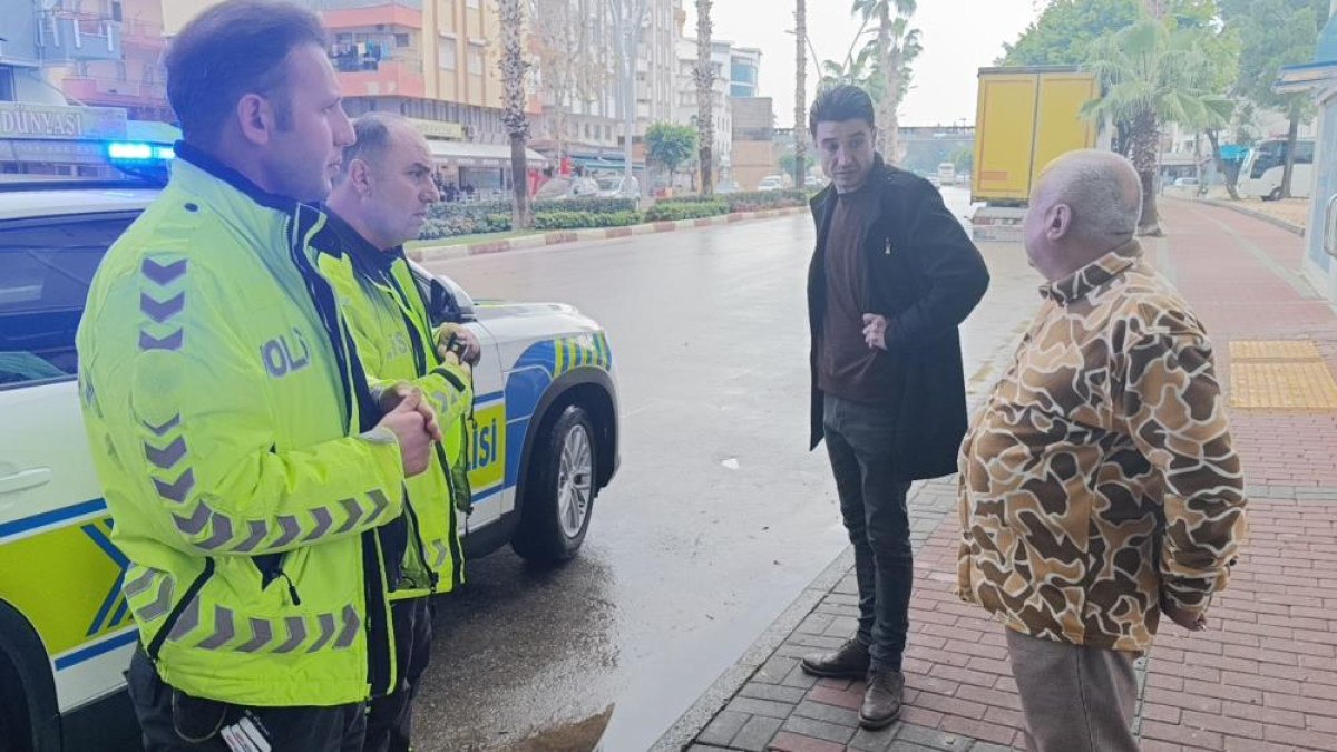 antalyada polis kazazedeleri atm basinda pazarlik yaparken buldu 0 eVuVp7hX
