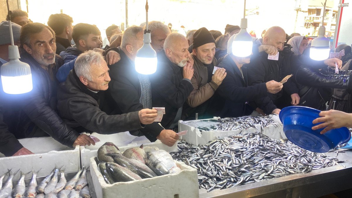 artvin hopada 30 liralik hamsiye yogun ilgi 3 Dl7OJluA