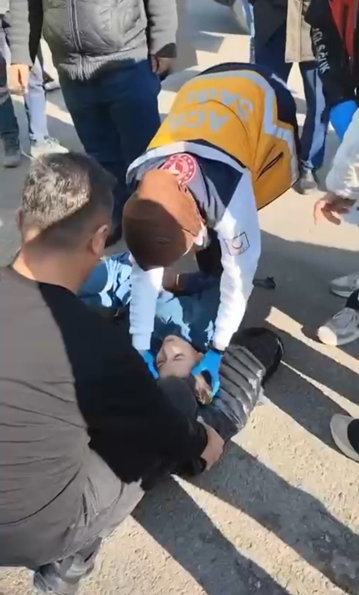 batmanda otomobil ile ogrenci servis minibusu carpisti 20 yarali 0 MapeHUYb