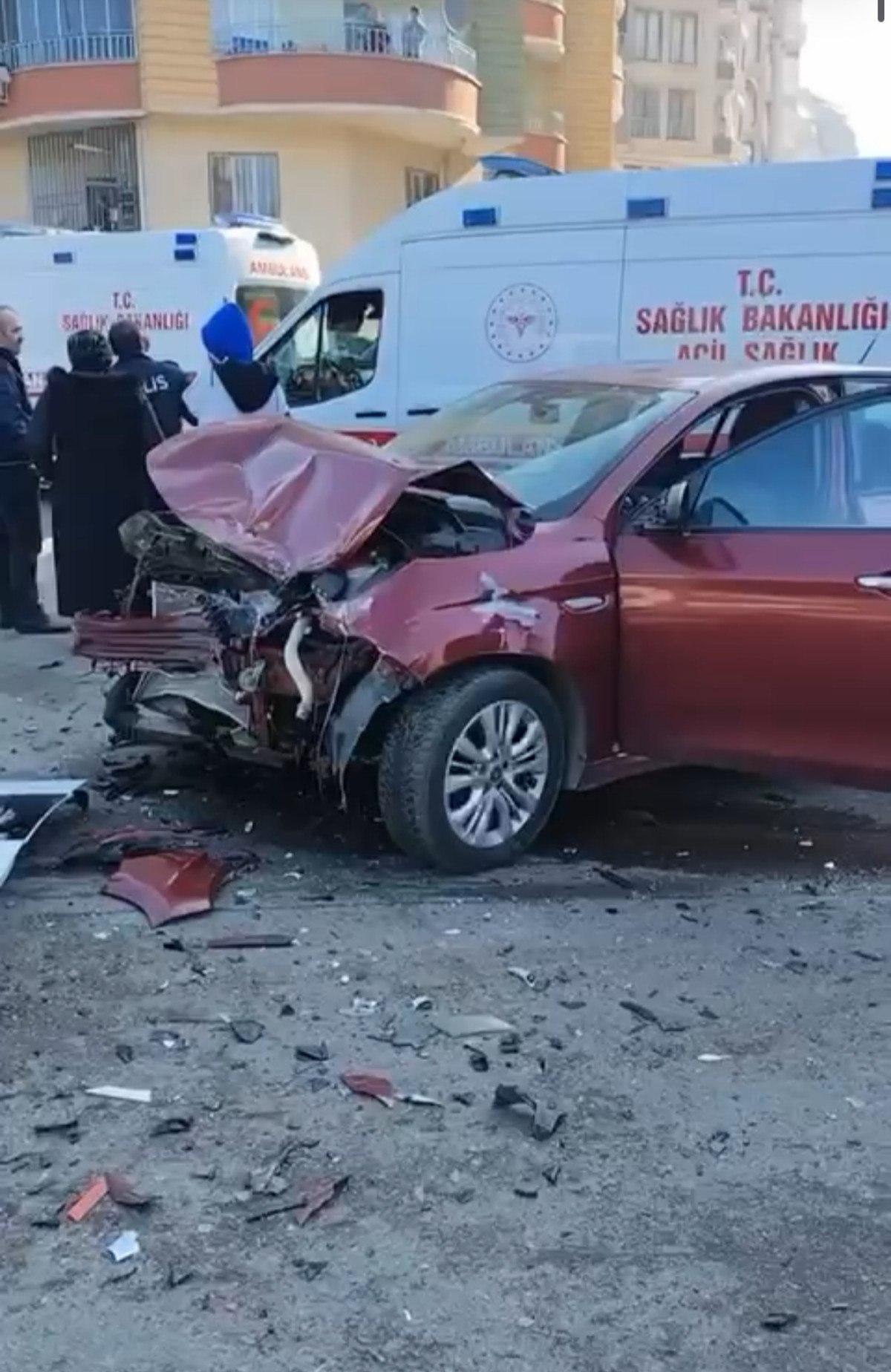 batmanda otomobil ile ogrenci servis minibusu carpisti 20 yarali 1 4Dc2rAr1