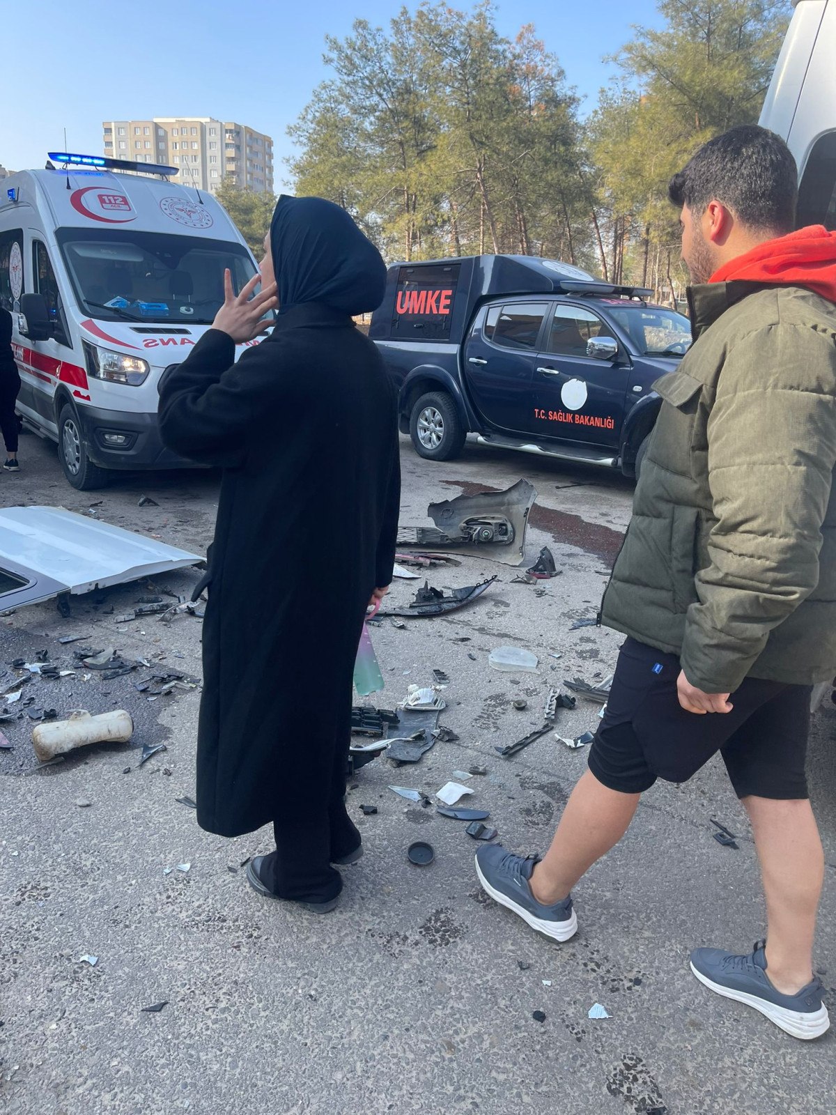 batmanda otomobil ile ogrenci servis minibusu carpisti 20 yarali 3 bJgOfgrF