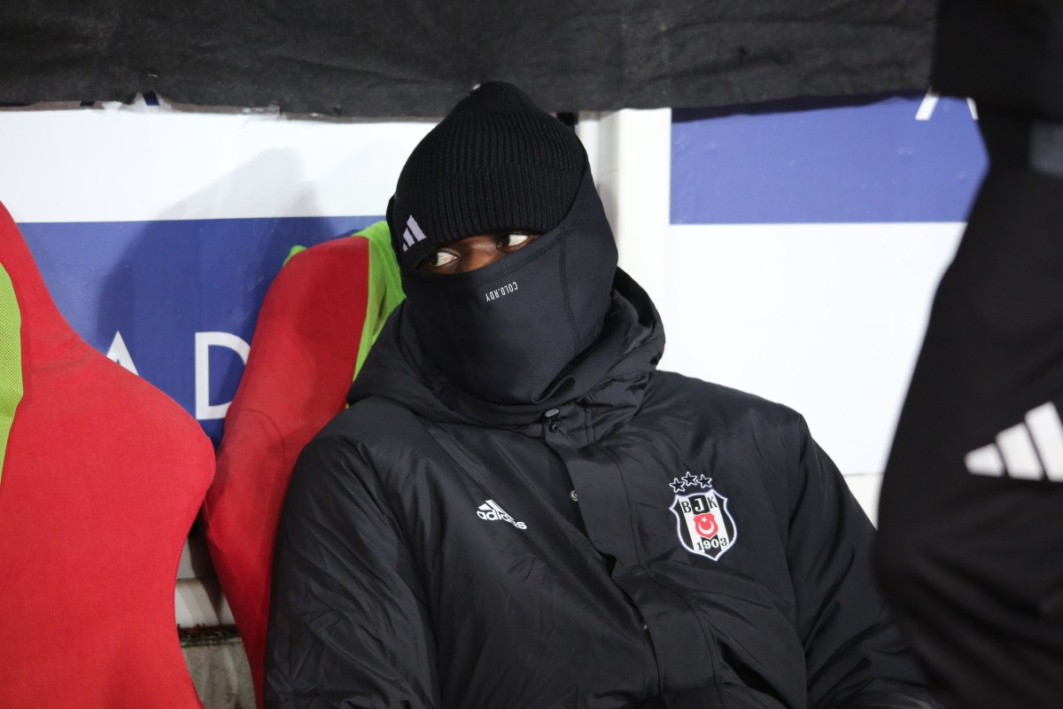 besiktasli oyuncular battaniyeye sarildi 0 nqCwTezD