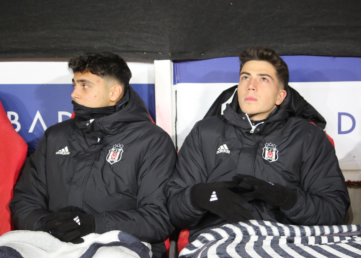 besiktasli oyuncular battaniyeye sarildi 2 2Ap1pPTk
