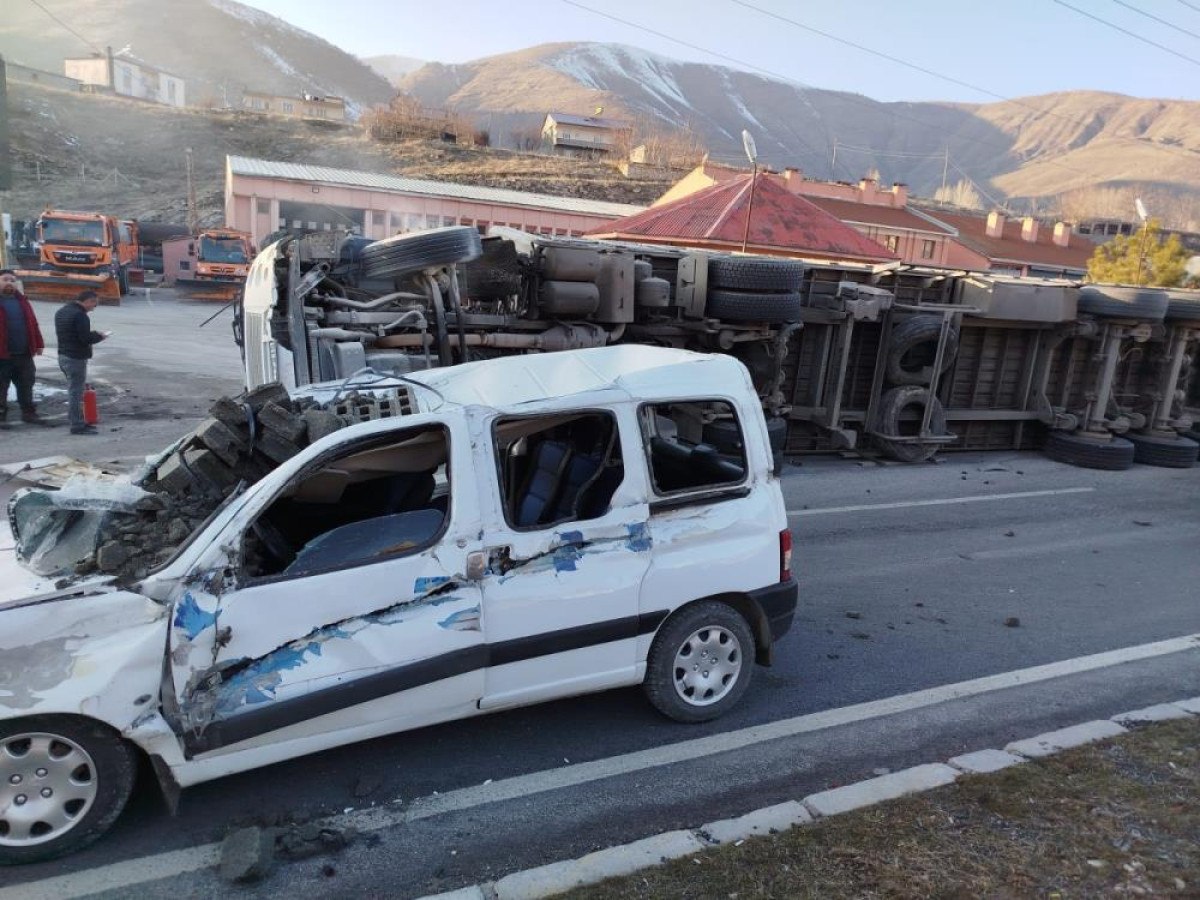 bitliste tirin devrildigi kazada 2 kisi yaralandi 0