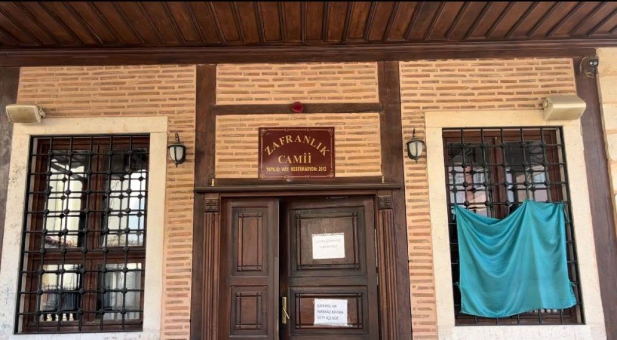 bursada 574 yillik caminin ses sisteminde kullanilan amfiyi caldi 2 5dA5l5AL