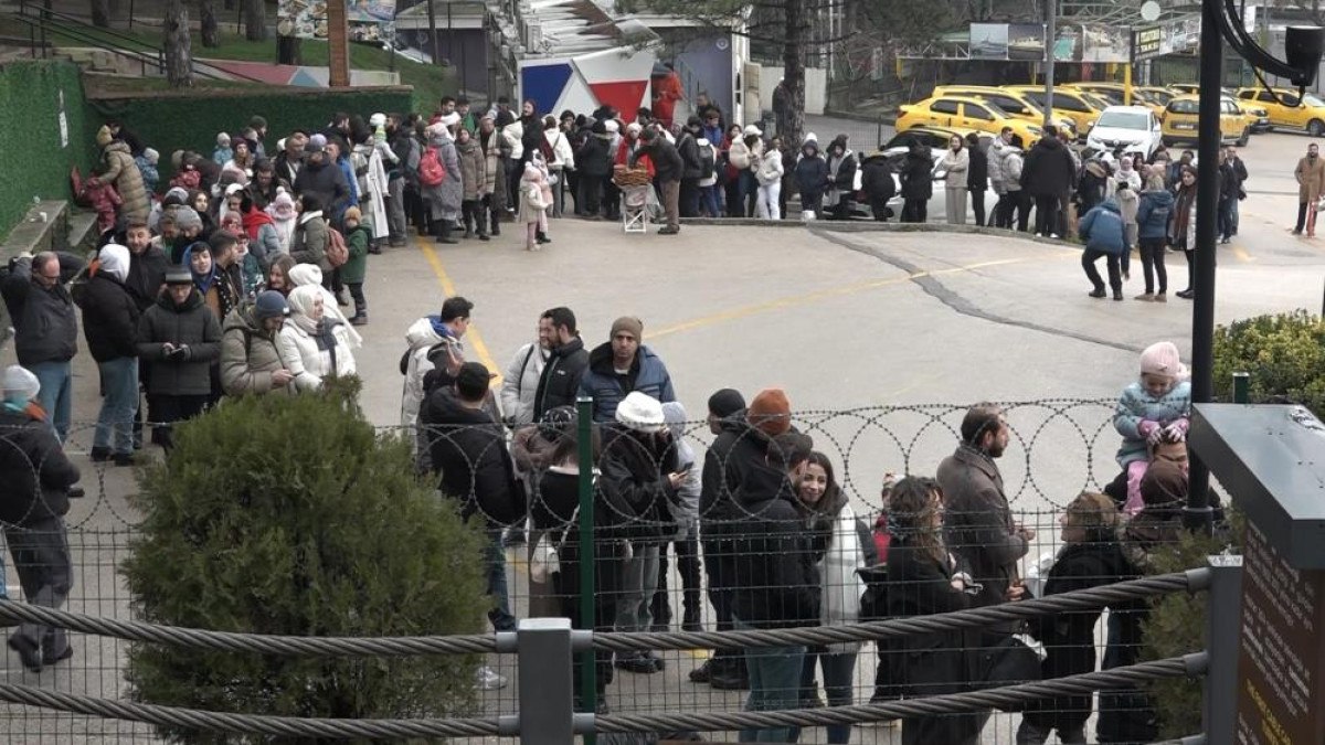 bursada uludaga cikmak isteyenler metrelerce kuyruk olusturdu 0 GCNAQ24e