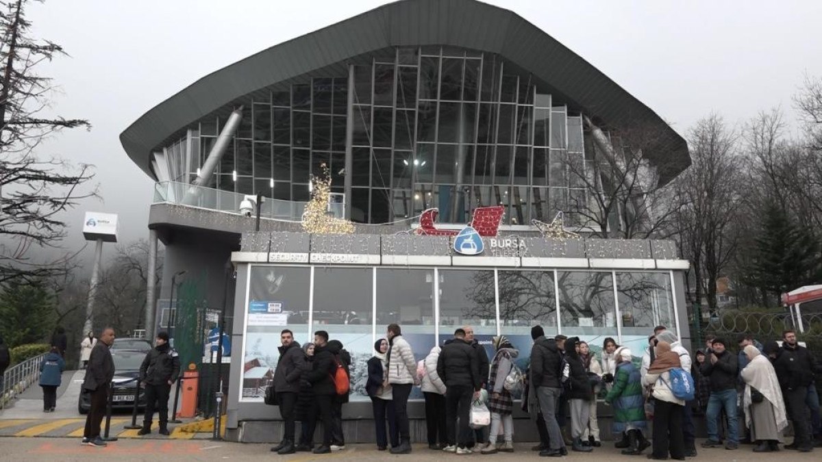 bursada uludaga cikmak isteyenler metrelerce kuyruk olusturdu 2 PmIKgaTH