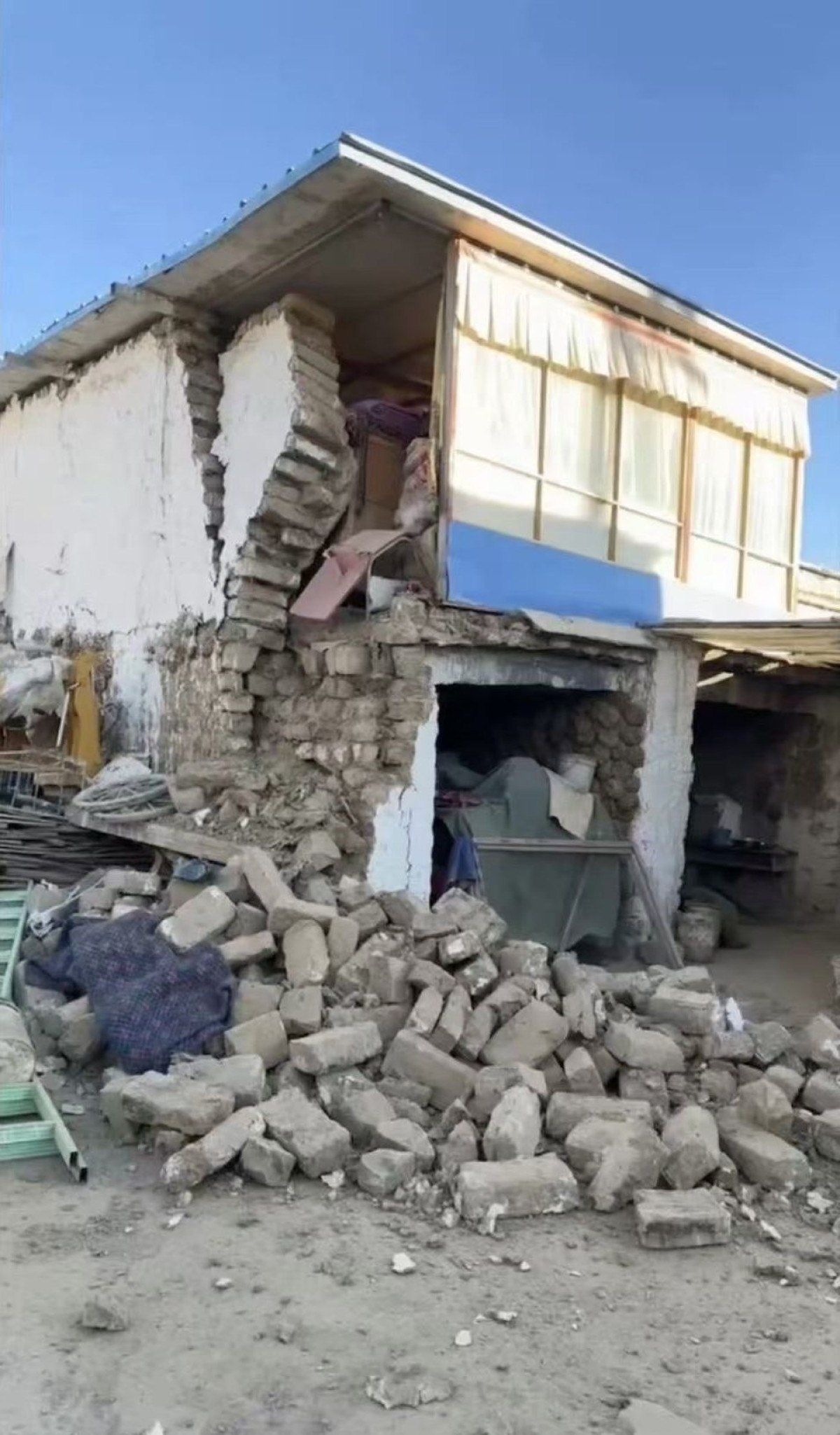 cinin tibet ozerk bolgesinde 68 buyuklugunde deprem 0 ytdkEkPm