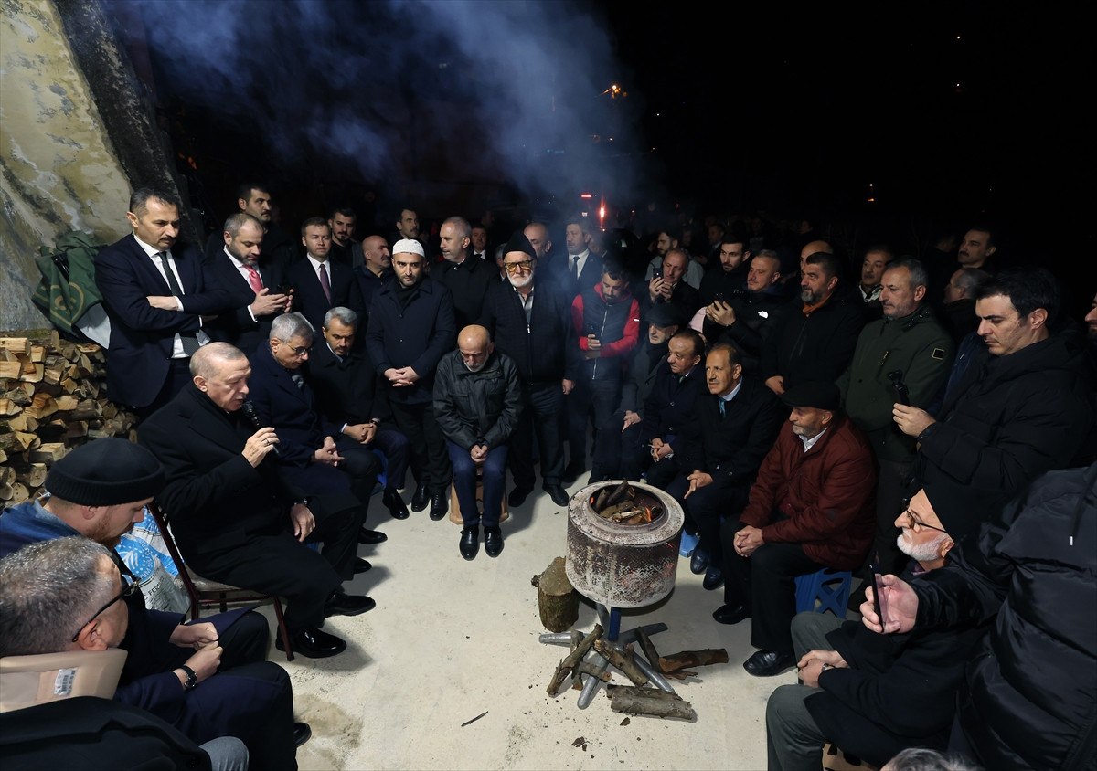 cumhurbaskani erdogan komsusunun taziyesinde kuran i kerim okudu 0 6Hmf8qbO