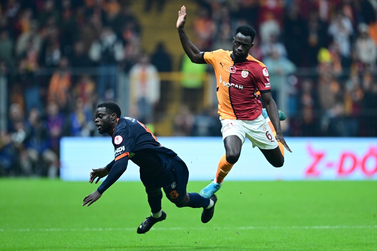 davinson sanchezden hakeme elestiri 0 UWkTHRGt