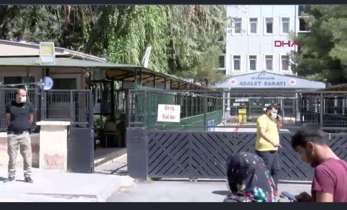 Diyarbakır'da ayrıldığı erkek arkadaşını 'tacizci' diye paylaştı: Mahkemeden hapis kararı 1 diyarbakirda ayrildigi erkek arkadasini tacizci diye paylasti mahkemeden hapis karari 0 H8CiHwwB