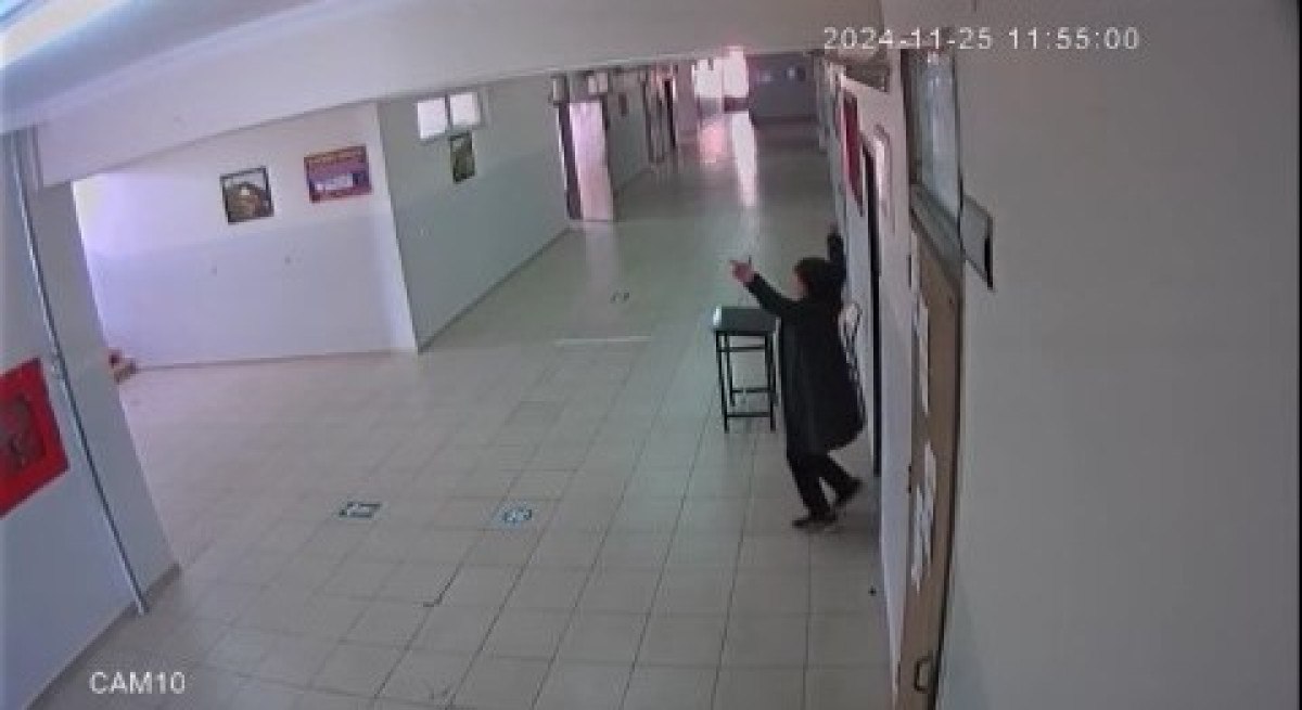 diyarbakirda nobetci ogrenci koridorda halay cekti 0 bckWA3aH