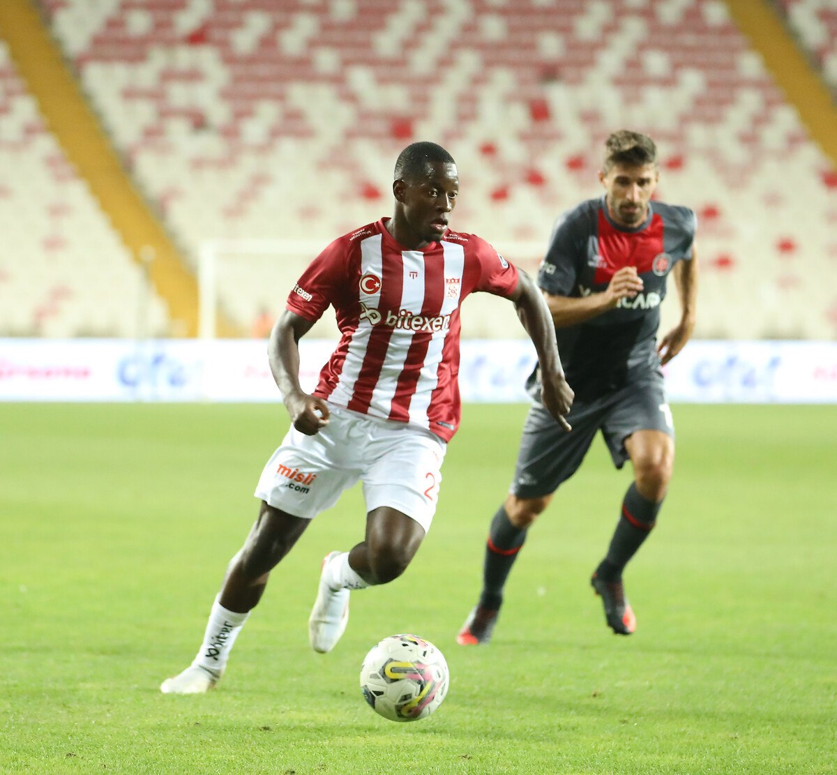 eski sivassporlu kader keitadan bomba sozler hakemler galatasaraya yardim ediyordu 0 IjHwRs9d