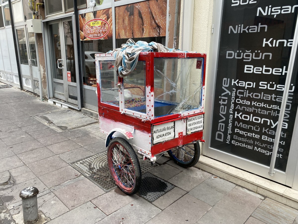 eskisehirde dikkat ceken seyyar satici arabasi 0 dTES1TVs