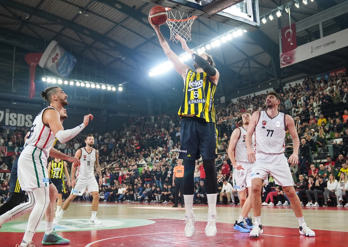 fenerbahce karsiyakayi devirdi 1 JtQ3XTZH