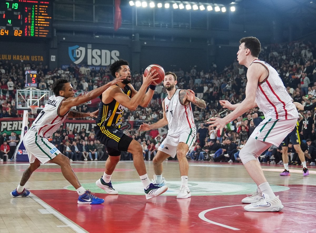 fenerbahce karsiyakayi devirdi 2 w3jhLr3K