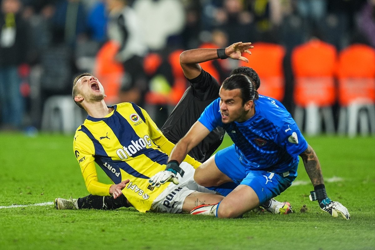 fenerbahcede edin dzeko penalti kacirdi 2 VFHHnenq
