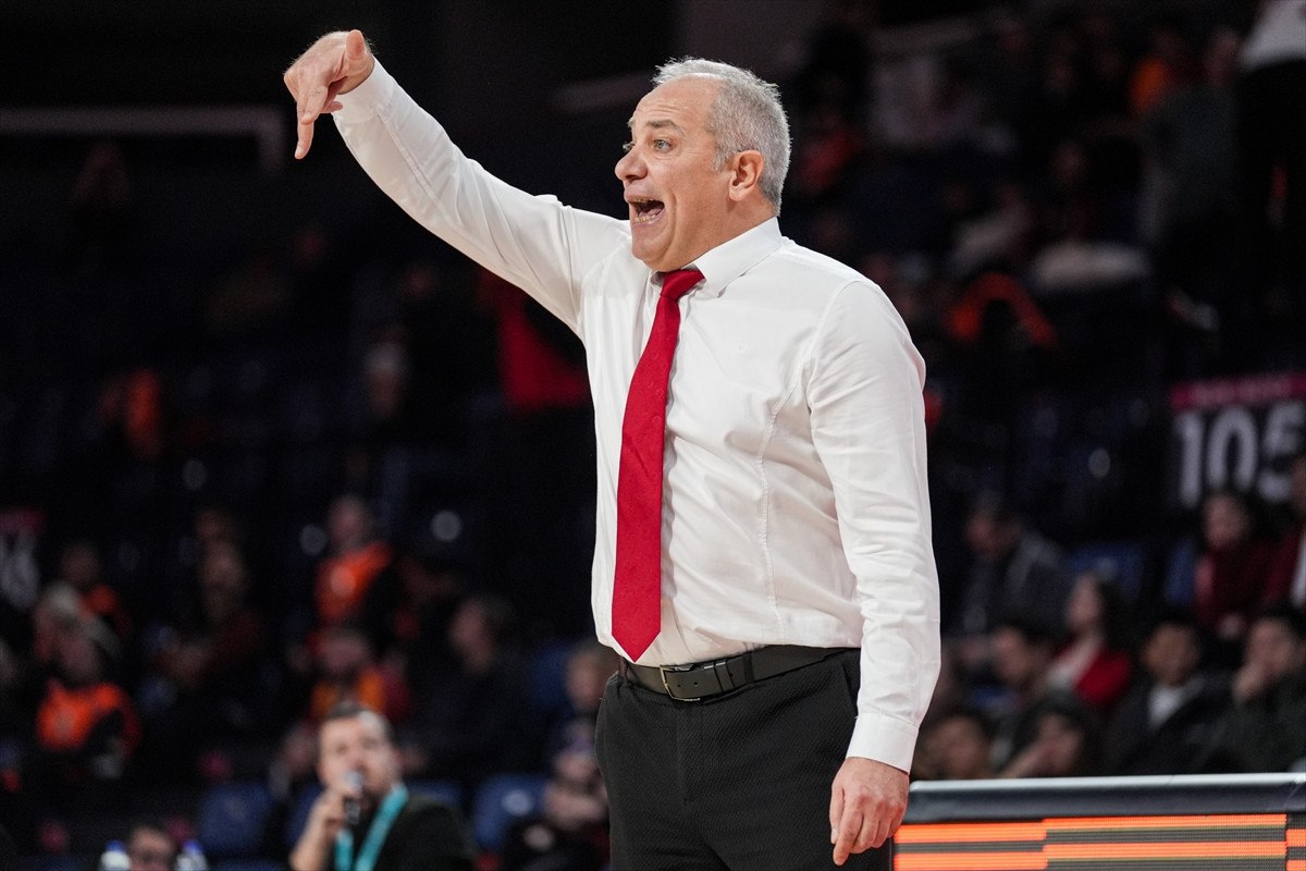 fenerbahceden galatasaray basantrenoru ekrem memnuna tepki 0 e44dn2u6