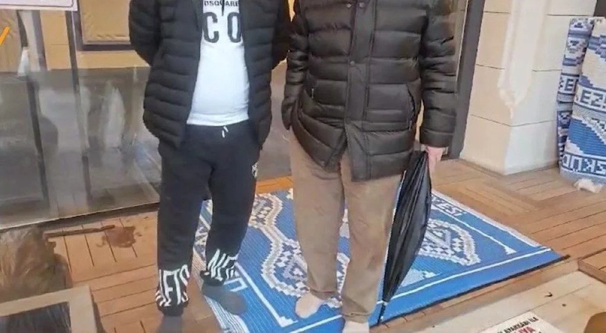 ferdi tayfurun cenazesine ayakkabi hirsizlari dadandi 0 X3KQh3m5