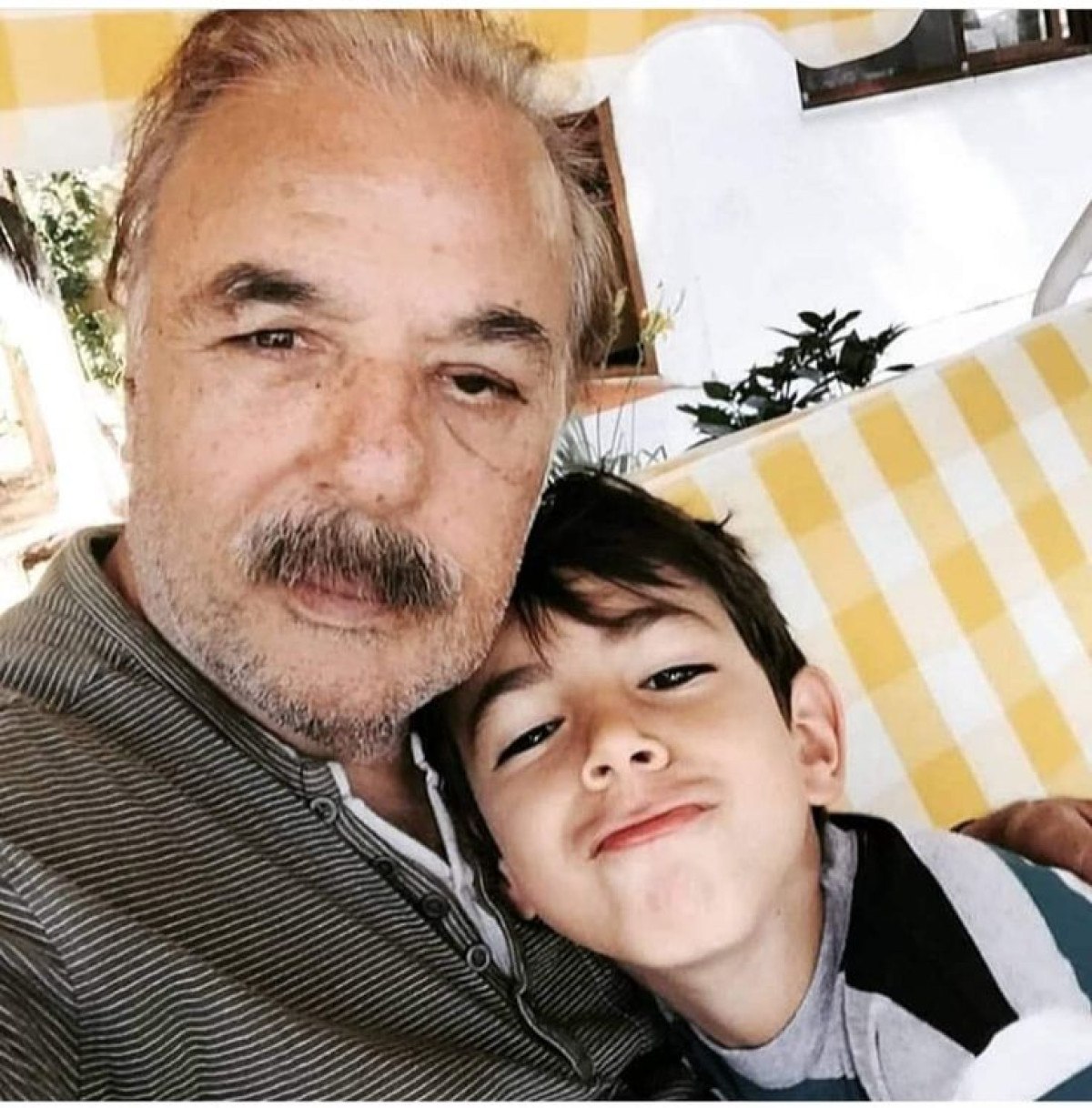 ferdi tayfurun kucuk oglu ferdi tahayi goren bir daha bakti ayni babasinin gencligi 1