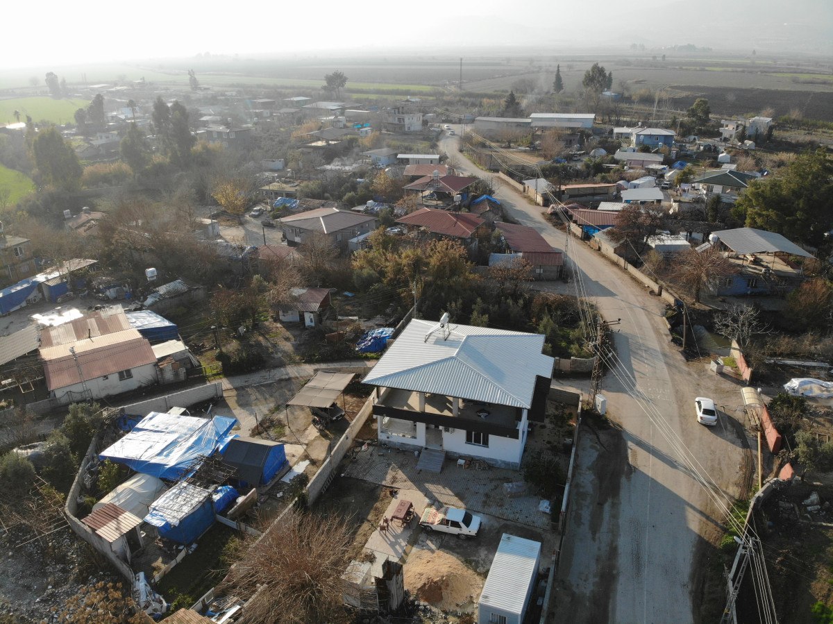 hatayda kuduz kopegin isirdigi cocuk isirmaz sandim ama aniden saldirdi 1 by5FfFve