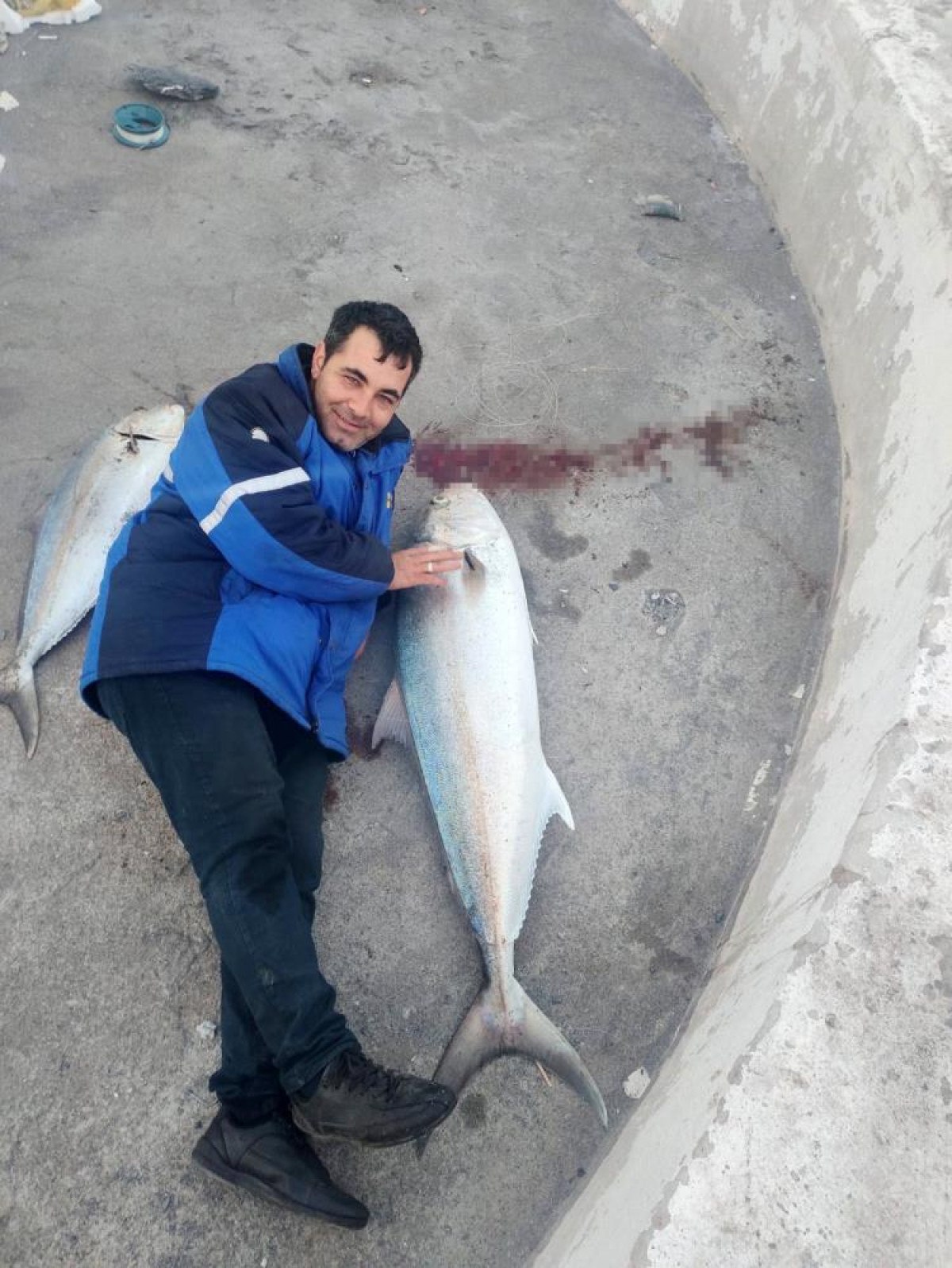 hatayli balikci tek oltayla 2 dev balik yakaladi 1 dmSJJrMv