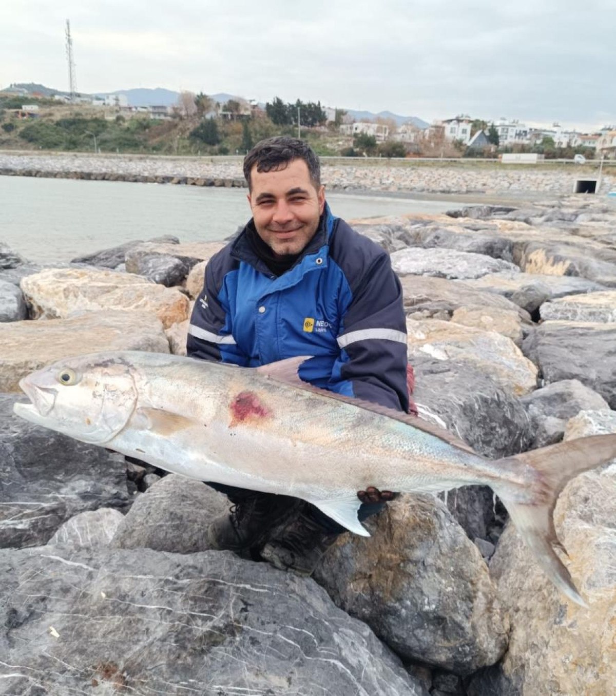 hatayli balikci tek oltayla 2 dev balik yakaladi 3 fhm4hkwr