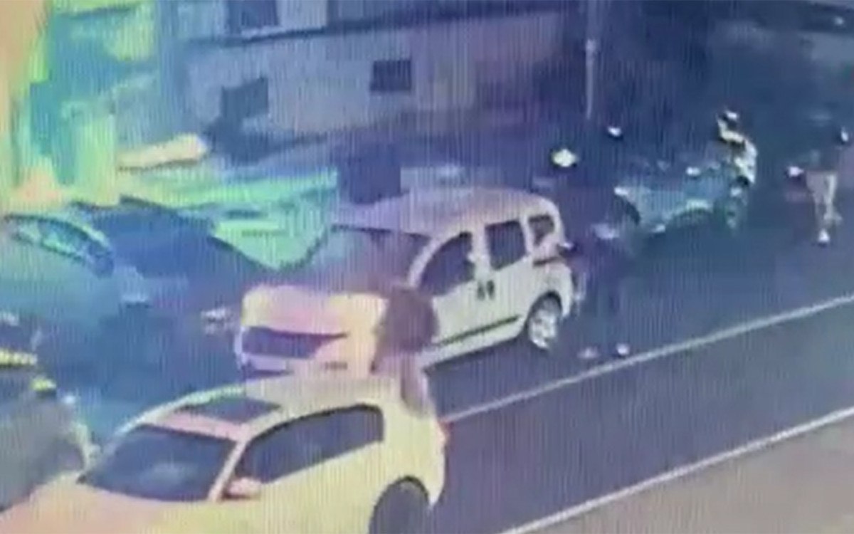 istanbul bayrampasada donerci onunde iki grup birbirine girdi 3 gozalti 0 RdeNplnJ
