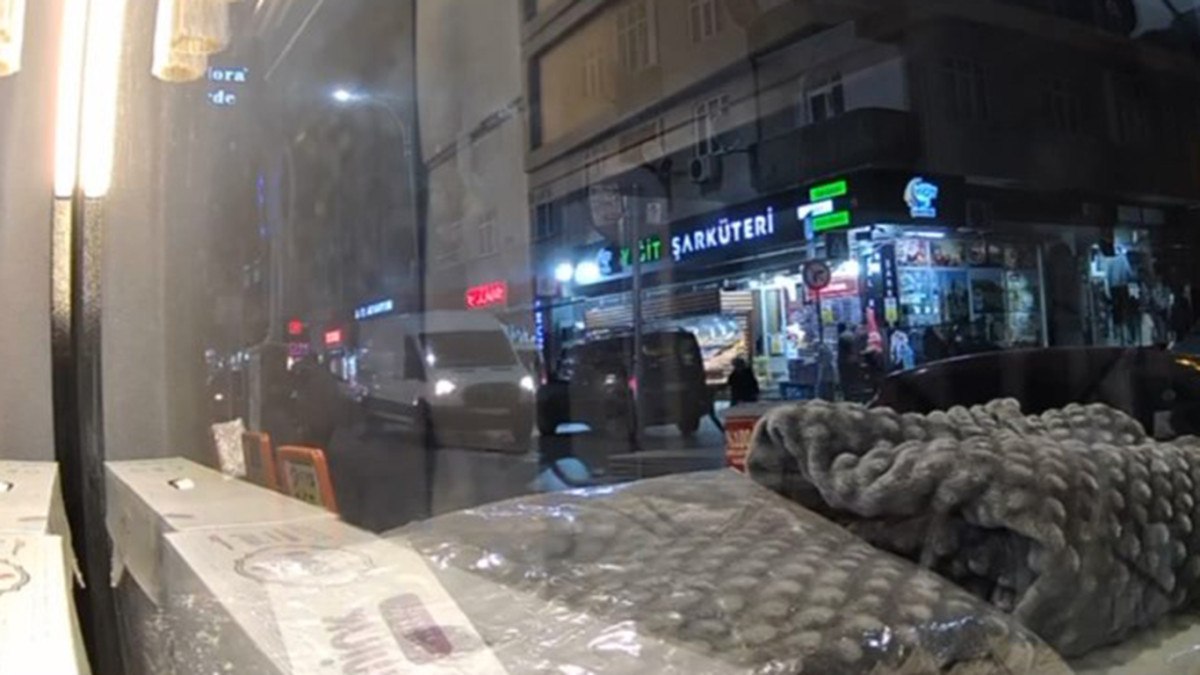 istanbul sultangazide iki arkadasa minibus carpti 0 2U28fDcf