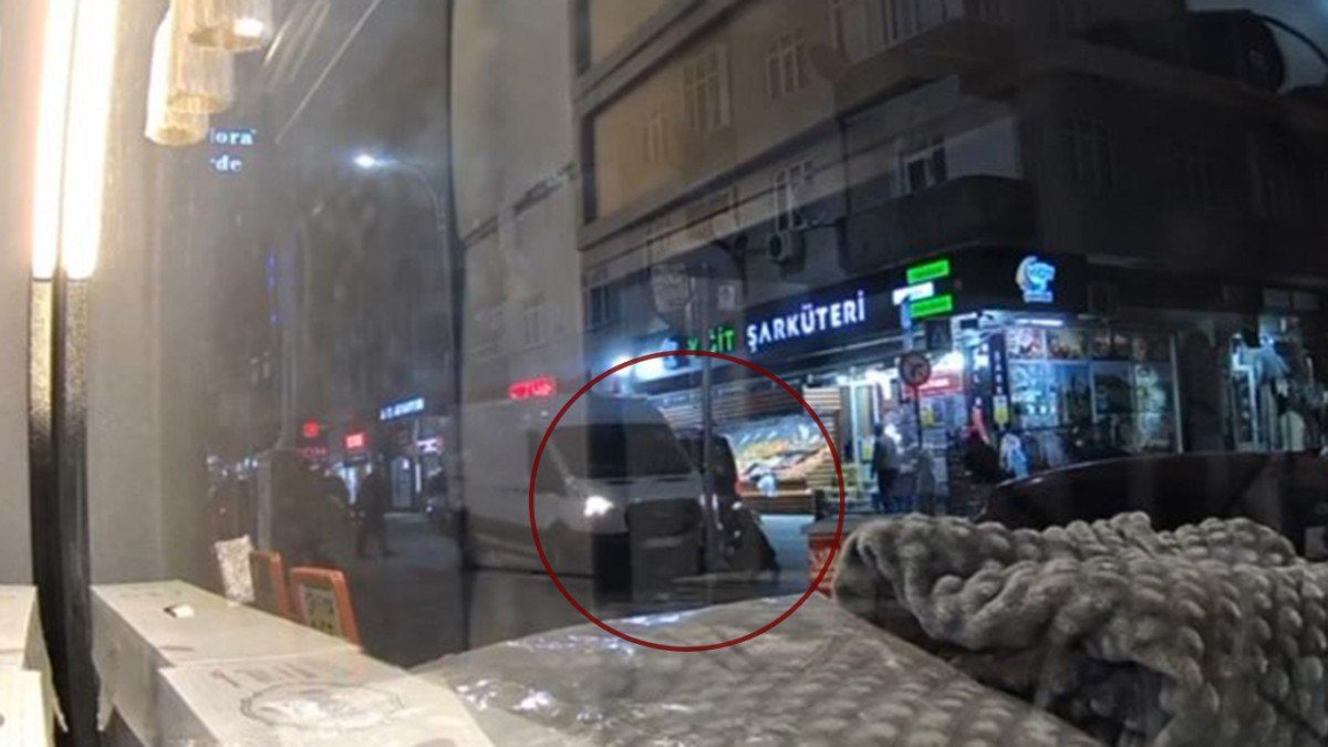 istanbul sultangazide iki arkadasa minibus carpti 1