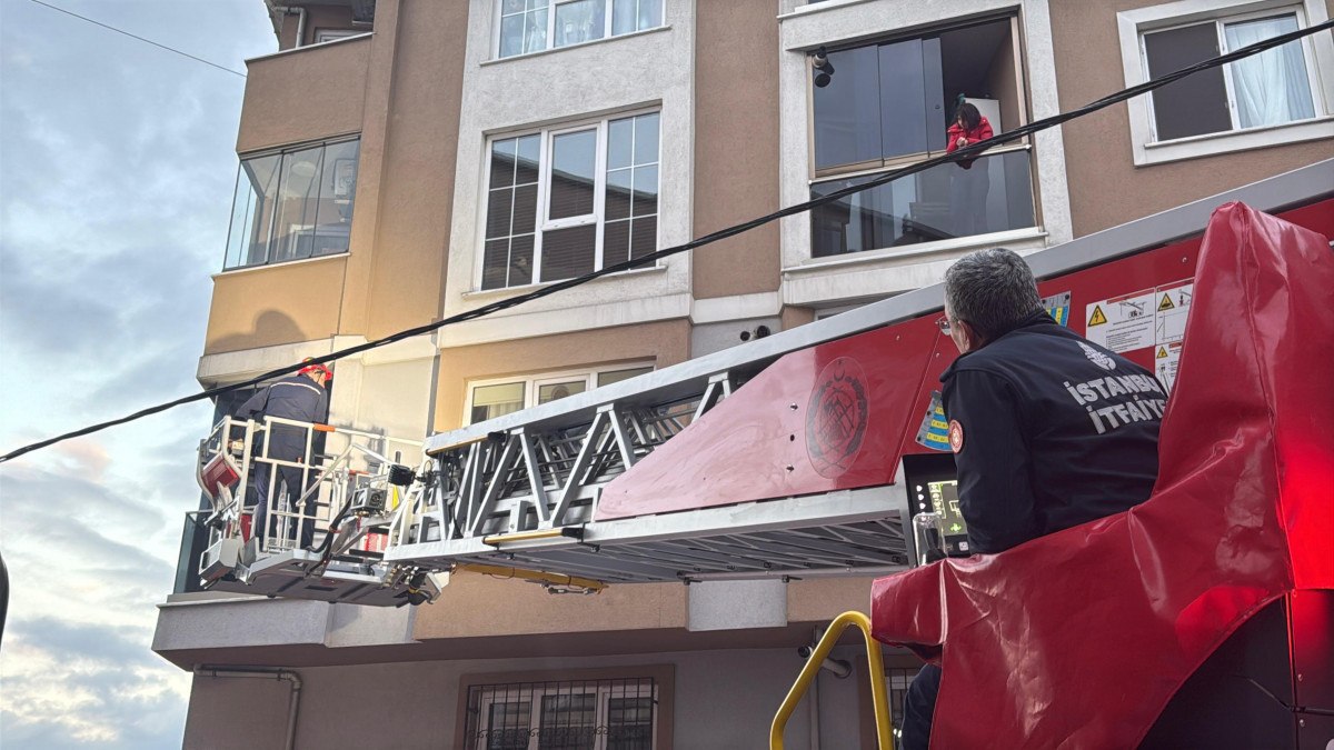 istanbulda camasir makinesi kapiyi kapatinca yardima itfaiye kostu 0 4WQC6ZIm