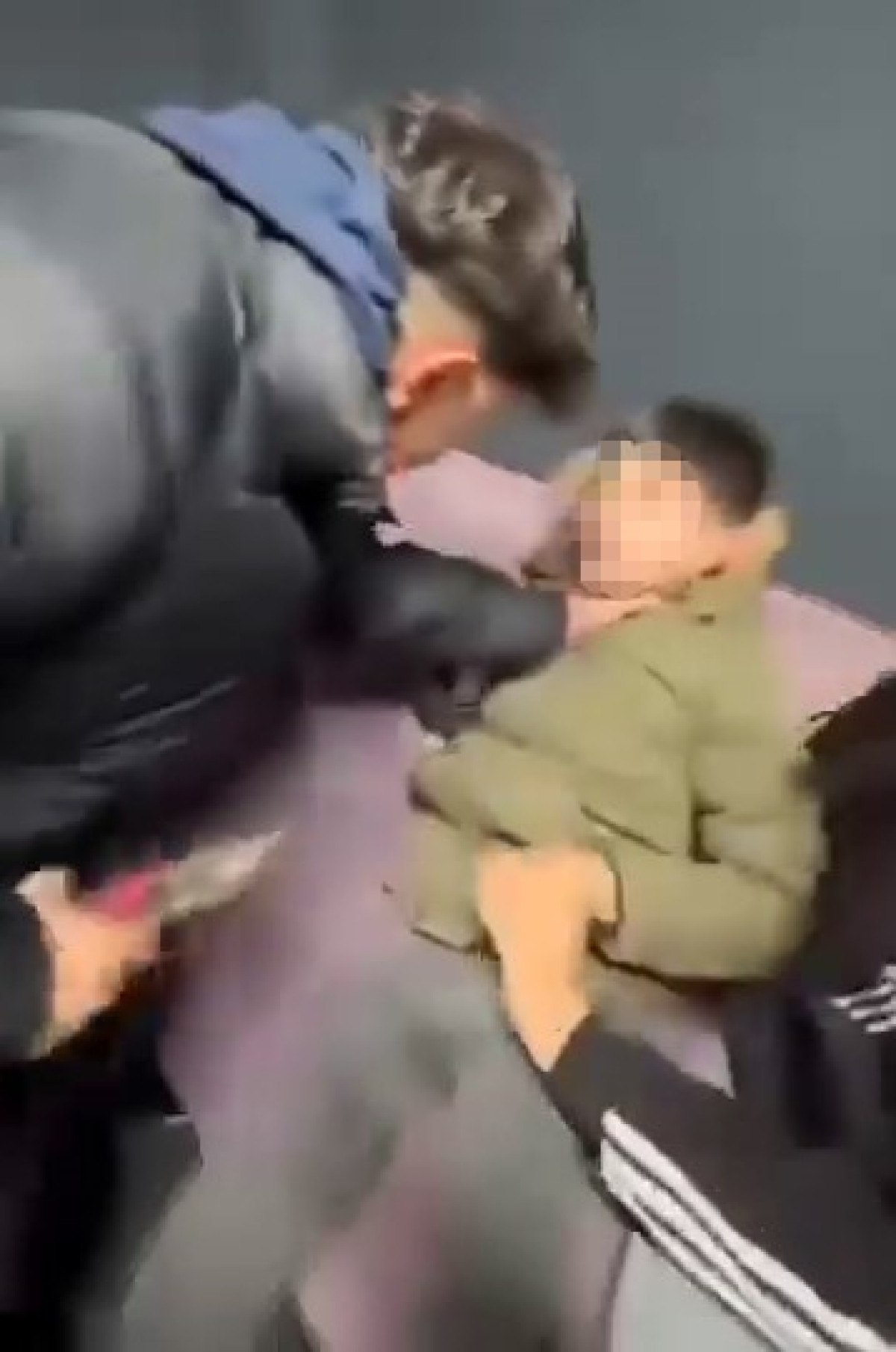 İstanbul'da engelli çocuğa işkence yapıp kayda aldılar 1 istanbulda engelli cocuga iskence yapip kayda aldilar 0 rFqicYuu